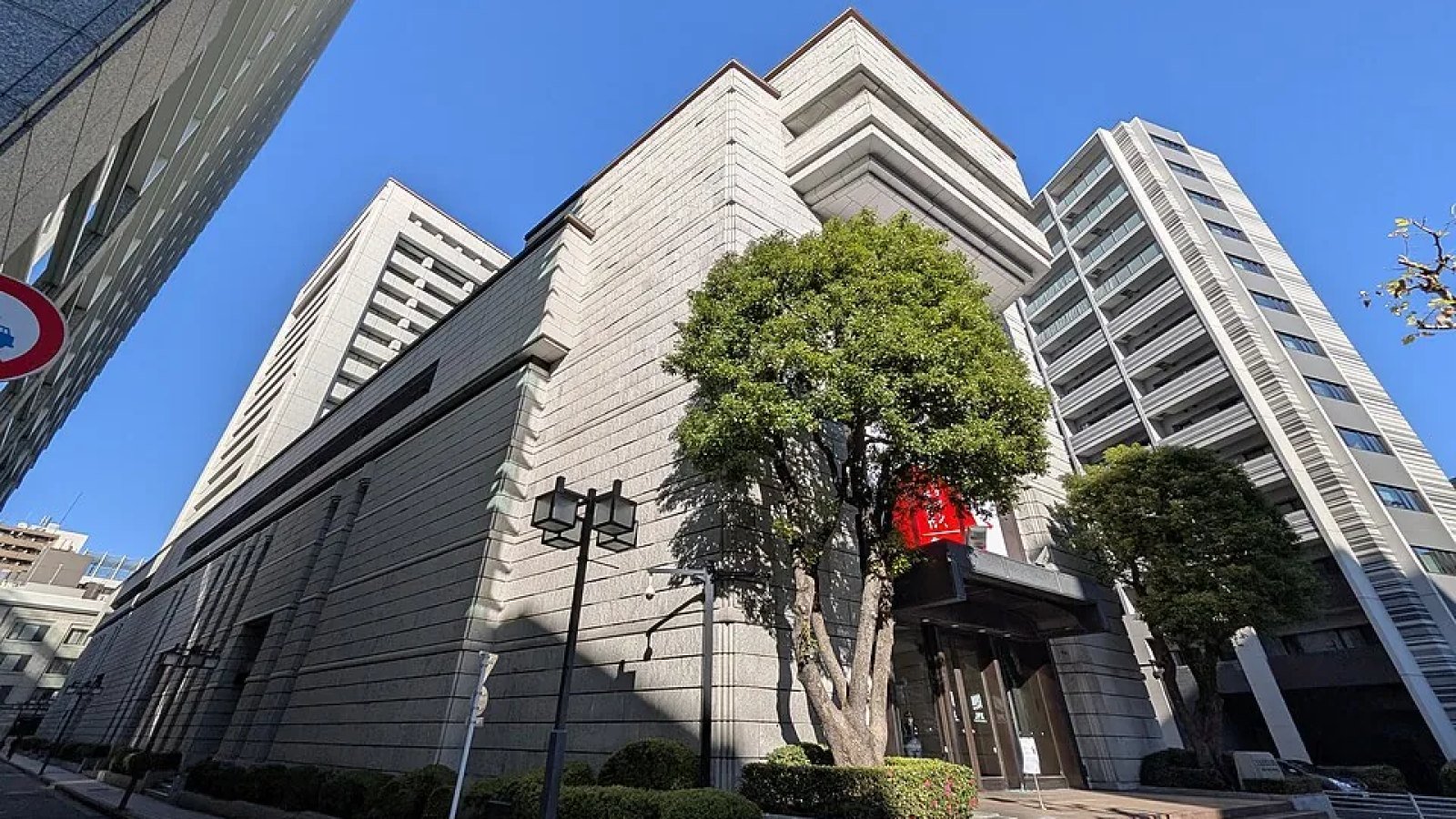 日经225指数首次突破68000点，日本股市延续强势表现