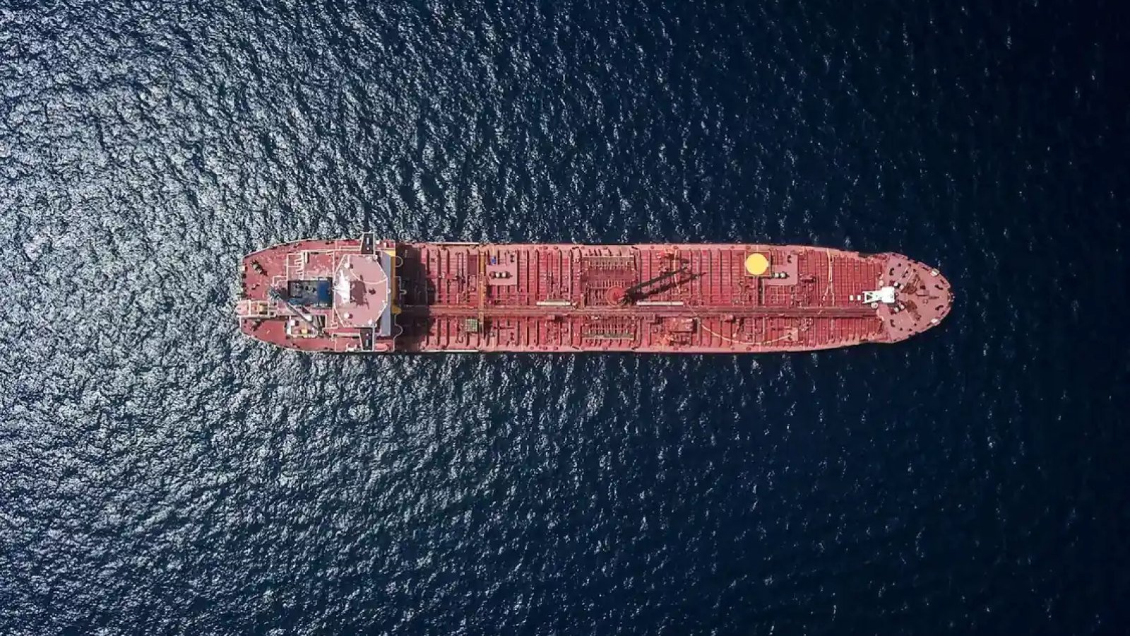 中国被指协调油轮通过曼德海峡 红海航运安全尚无统一保障
