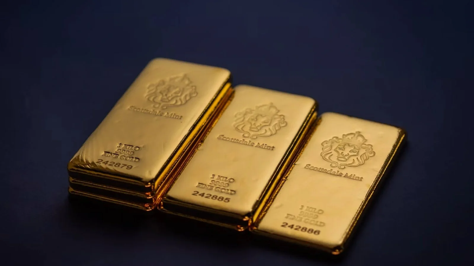 避险资金持续涌入黄金：国内黄金ETF份额创新高，中国央行连续22个月增持