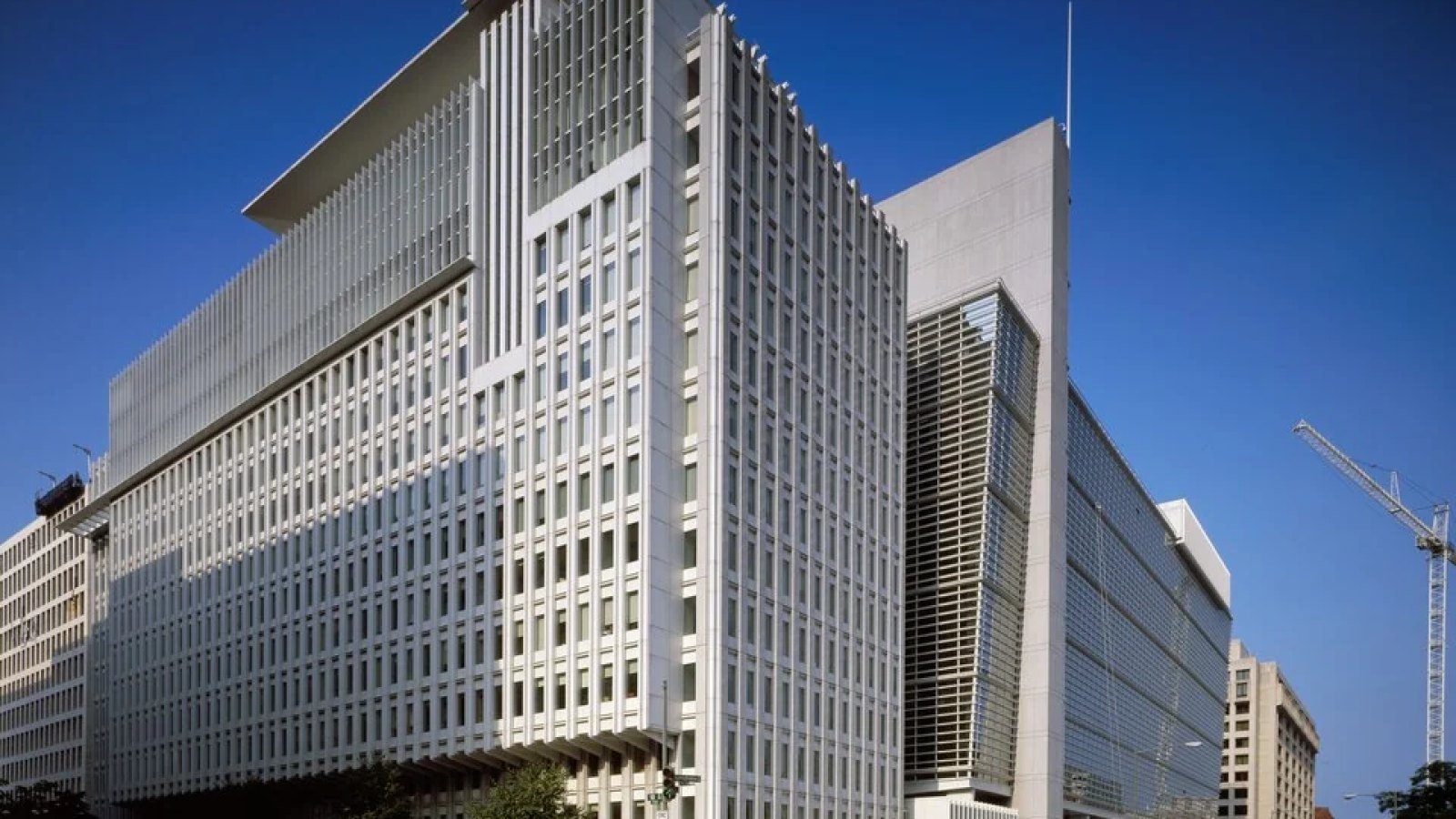 IMF下调2026年全球增长预期：能源冲击推高通胀，科技投资支撑分化复苏