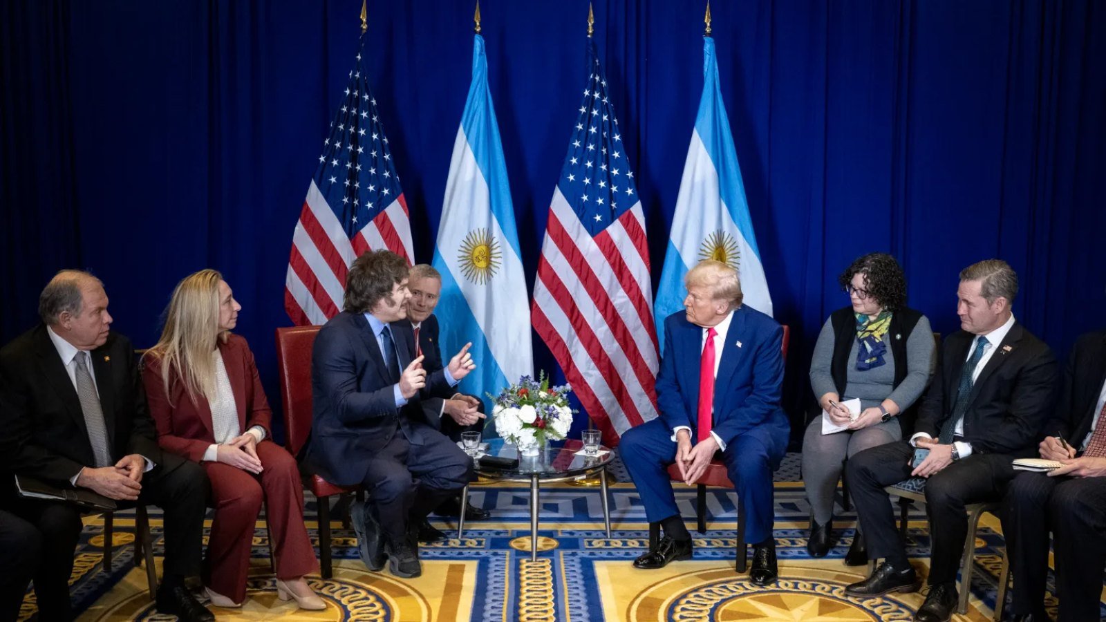 米莱执政1000天：阿根廷通胀大降、财政转盈，经济进入下一阶段